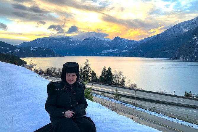 Whistler Sightseeing Tour from Vancouver: See Horseshoe Bay and Shannon Falls - Eagles, granite, and the road through Howe Sound