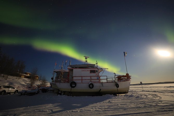 Yellowknife Tours - Aurora by bus - Why a bus tour works well in Yellowknife